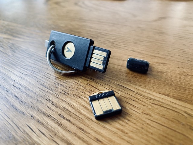 Yubi key image